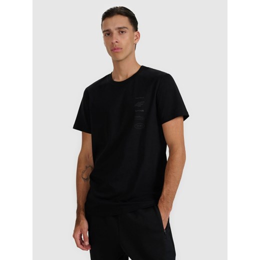 Męski t-shirt z nadrukiem 4F 4FWAW25TTSHM2402 - czarny ze sklepu Sportstylestory.com w kategorii T-shirty męskie - zdjęcie 186540417