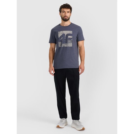 Męski t-shirt z nadrukiem 4F 4FWAW25TTSHM3126 - szary ze sklepu Sportstylestory.com w kategorii T-shirty męskie - zdjęcie 186540525