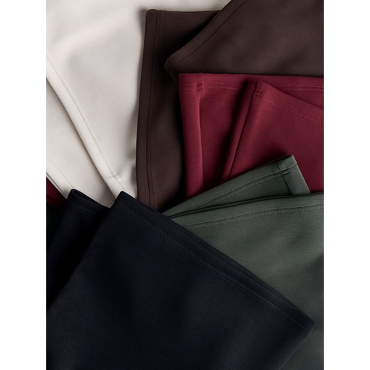 Reserved - Dresowe spodnie z modalem - ciemnobrązowy ze sklepu Reserved w kategorii Spodnie damskie - zdjęcie 186547999