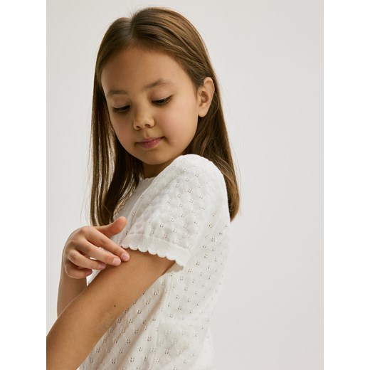Reserved - Ażurowy sweter z krótkim rękawem - złamana biel ze sklepu Reserved w kategorii Swetry dziewczęce - zdjęcie 186552669
