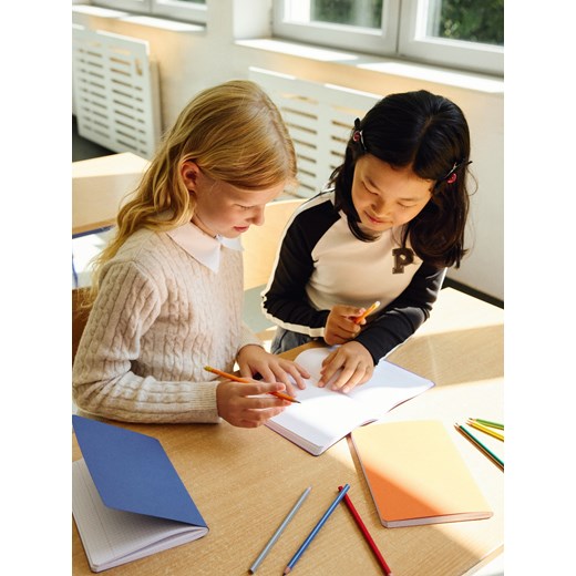 Reserved - Sweter z imitacją koszuli - kremowy ze sklepu Reserved w kategorii Swetry dziewczęce - zdjęcie 186552998