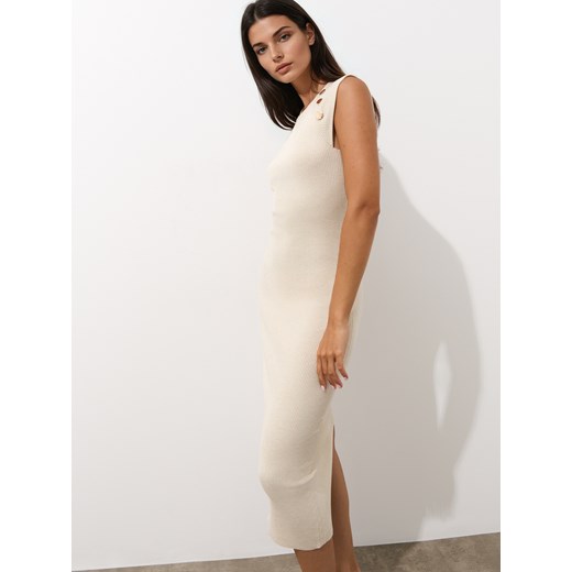 Mohito - Dzianinowa beżowa sukienka midi - beżowy ze sklepu Mohito w kategorii Kurtki damskie - zdjęcie 186554586