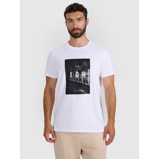 Męski t-shirt z nadrukiem 4F 4FWAW25TTSHM3121 - biały ze sklepu Sportstylestory.com w kategorii T-shirty męskie - zdjęcie 186558145