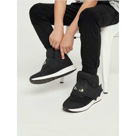 Sinsay - Botki z aplikacją 3D i świecącymi w ciemnościach oczach How to train Sinsay 25 Sinsay