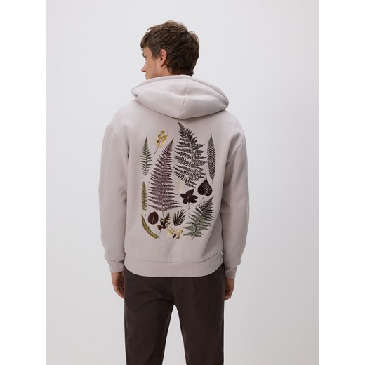 Reserved - Bluza z haftem na plecach - jasnoszary - id: ZU310-09X - marki Reserved - 186573808 Reserved - Bluza z haftem na plecach - jasnoszary ze sklepu Reserved w kategorii Bluzy męskie - zdjęcie 186573808