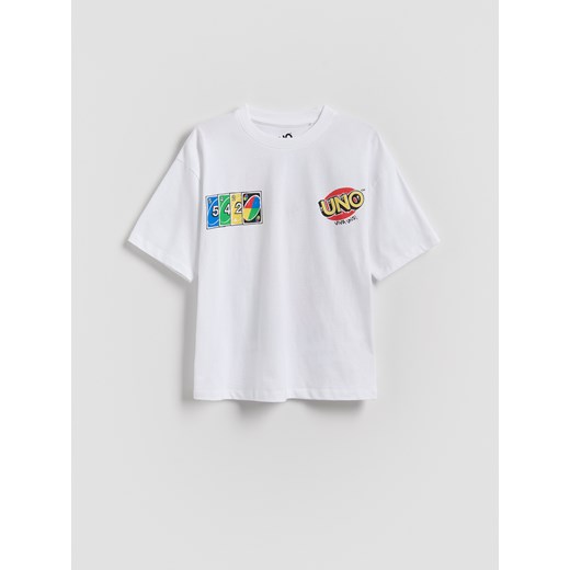 Reserved - T-shirt z nadrukiem UNO - biały - id: 028FH-00X - marki Reserved - 186575117 Reserved - T-shirt z nadrukiem UNO - biały ze sklepu Reserved w kategorii T-shirty chłopięce - zdjęcie 186575117