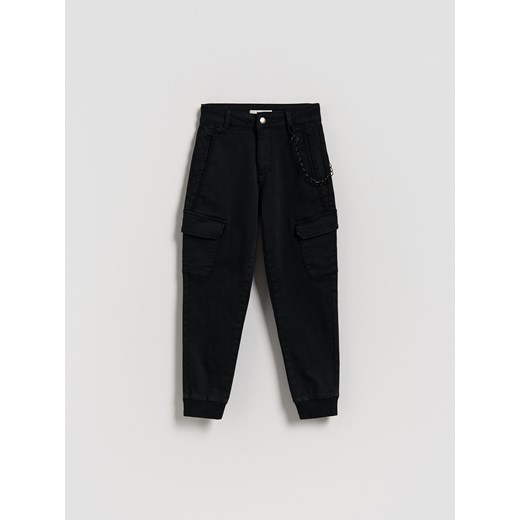 Reserved - Spodnie joggery z łańcuchem - czarny ze sklepu Reserved w kategorii Spodnie chłopięce - zdjęcie 186577049