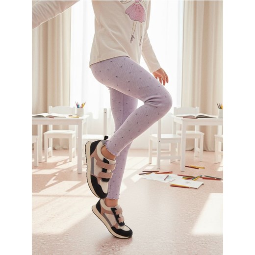 Sinsay - Prążkowane legginsy w kropki - wielobarwny ze sklepu Sinsay w kategorii Spodnie dziewczęce - zdjęcie 186578629