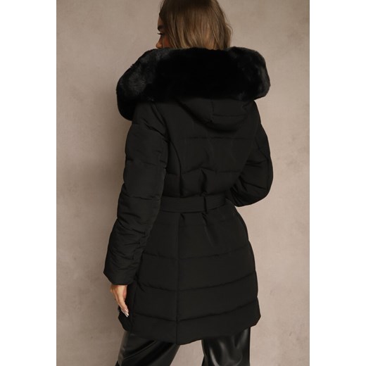 Czarna Kurtka z Pikowanymi Przeszyciami Paskiem Kapturem i Futerkiem Oleila Renee M renee.pl