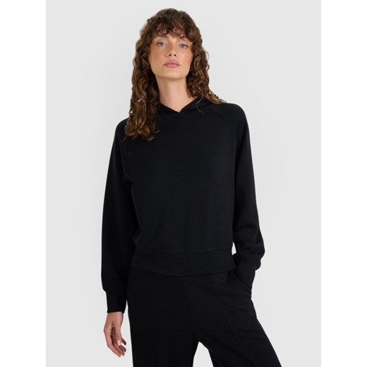 Damska bluza dresowa nierozpinana z kapturem 4F 4FWAW25TSWSF1834 - czarna ze sklepu Sportstylestory.com w kategorii Bluzy damskie - zdjęcie 186579958