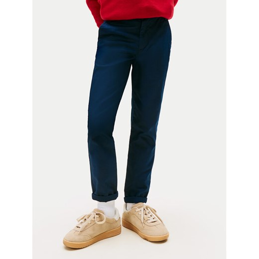 Tommy Hilfiger Chinosy 1985 KB0KB09638 S Granatowy Slim Fit ze sklepu MODIVO w kategorii Spodnie chłopięce - zdjęcie 186595567