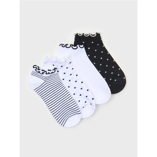 Sinsay - Skarpetki z falbanką 4 pack - biały ze sklepu Sinsay w kategorii Skarpetki damskie - zdjęcie 186597206