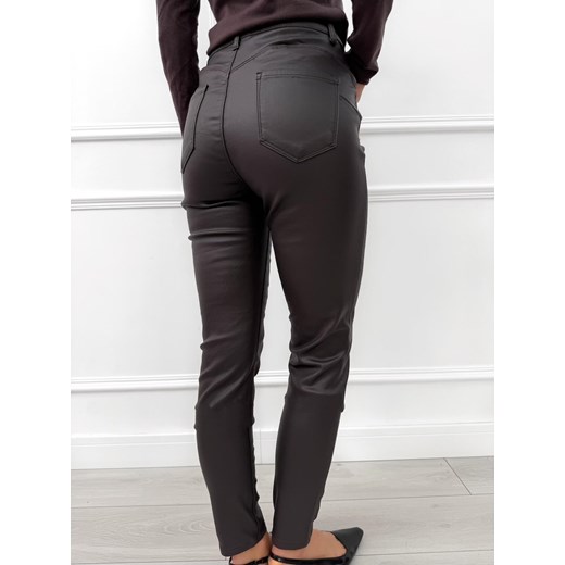 Czekoladowe Woskowane Spodnie z Guzikami Modnakiecka.pl 46 ModnaKiecka.pl