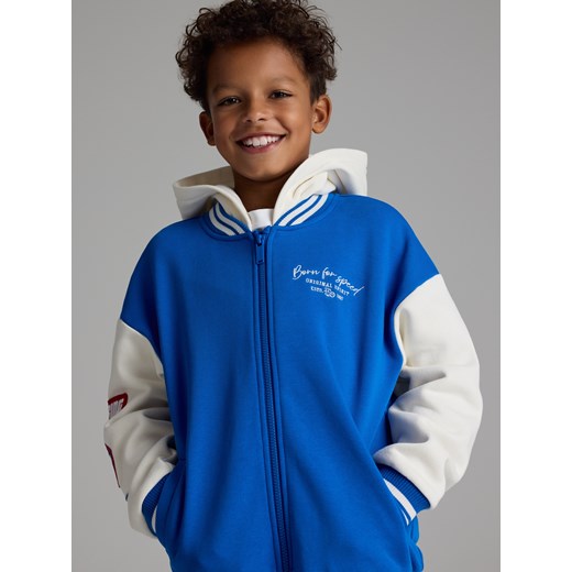 Reserved - Bawełniana bluza z nadrukiem - niebieski - id: 958FJ-55X - marki Reserved - 186630717 Reserved - Bawełniana bluza z nadrukiem - niebieski ze sklepu Reserved w kategorii Bluzy chłopięce - zdjęcie 186630717