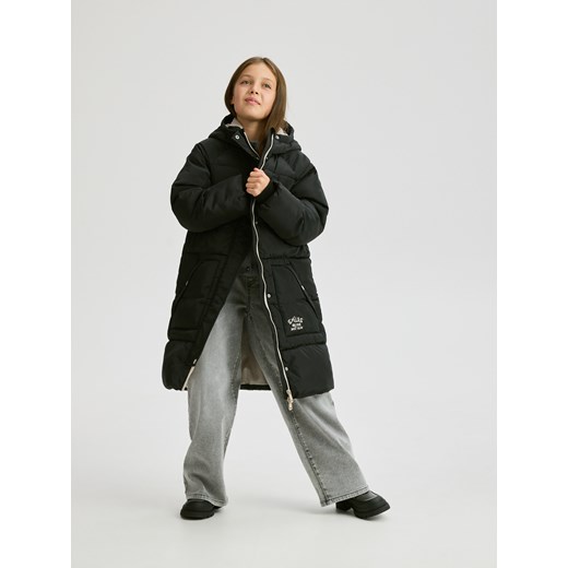 Reserved - Długi pikowany płaszcz z kapturem - czarny - id: 249EX-99X - marki Reserved - 186632249 Reserved - Długi pikowany płaszcz z kapturem - czarny ze sklepu Reserved w kategorii Płaszcze dziewczęce - zdjęcie 186632249