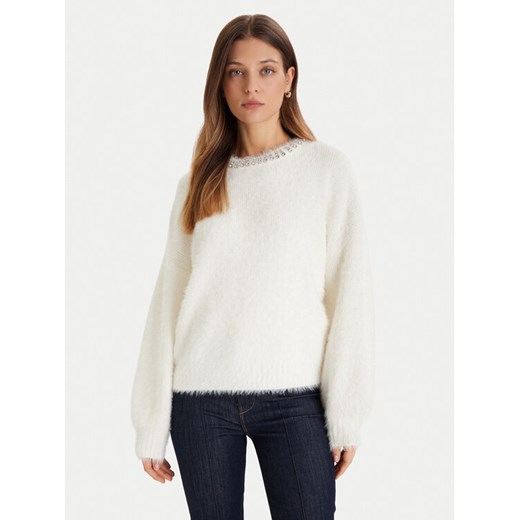 Guess Sweter W5BR58 Z3BH0 Biały Regular Fit ze sklepu MODIVO w kategorii Swetry damskie - zdjęcie 186636556