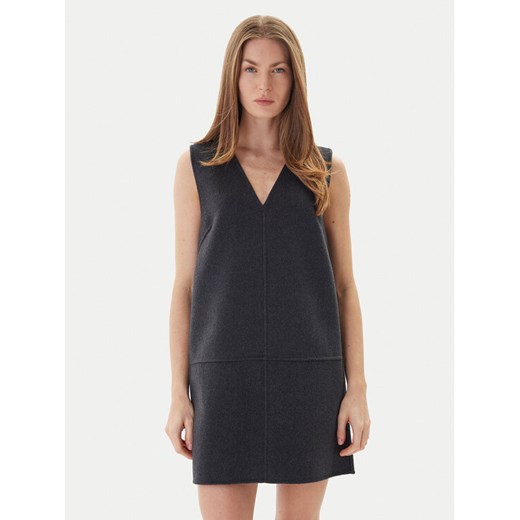 Calvin Klein Sukienka dzianinowa LV044D017G Szary Relaxed Fit ze sklepu MODIVO w kategorii Sukienki - zdjęcie 186639765