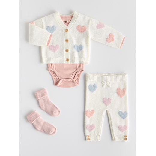 Reserved - Kardigan w serca - złamana biel ze sklepu Reserved w kategorii Komplety niemowlęce - zdjęcie 186646539
