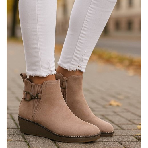 Zamszowe botki damskie na koturnie Beżowe /G2-2 18326 W480/ ze sklepu Pantofelek24.pl w kategorii Botki - zdjęcie 186661439