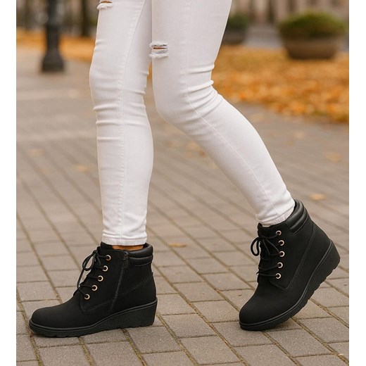 Czarne sznurowane botki na niskim koturnie /C5-2+H2 16626 T7-38/ ze sklepu Pantofelek24.pl w kategorii Buty zimowe dziecięce - zdjęcie 186661498