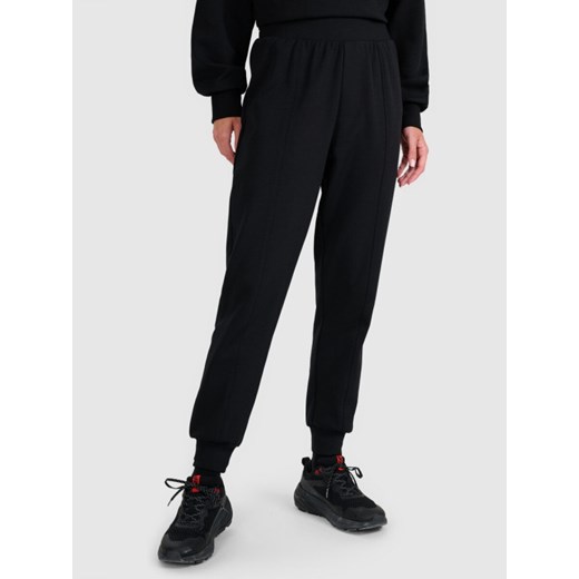 Damskie spodnie dresowe joggery 4F 4FWAW25TTROF1196 - czarne ze sklepu Sportstylestory.com w kategorii Spodnie damskie - zdjęcie 186668526