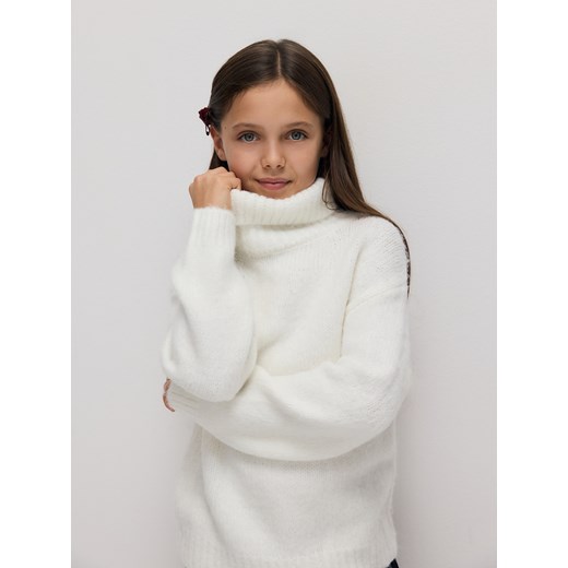 Reserved - Gładki sweter z golfem - złamana biel ze sklepu Reserved w kategorii Swetry dziewczęce - zdjęcie 186681815