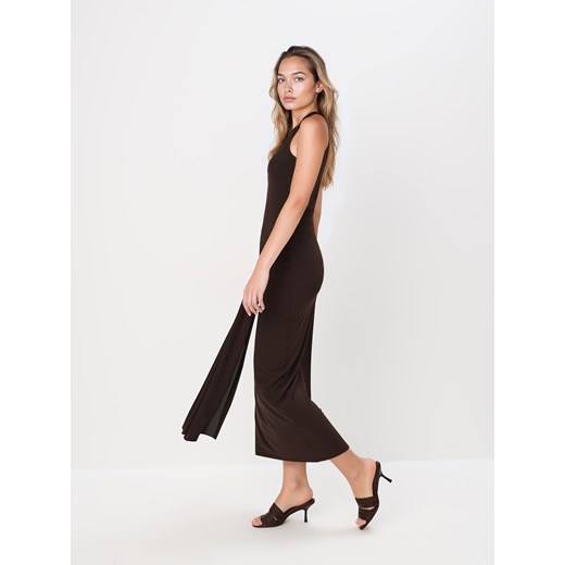 Mohito - Dopasowana brązowa sukienka midi - ciemnobrązowy ze sklepu Mohito w kategorii Sukienki - zdjęcie 186683875