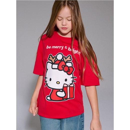 Sinsay - Bawełniana koszulka z nadrukiem Hello Kitty - czerwony - id: 340GG-33X - marki Sinsay - 186684758 Sinsay - Bawełniana koszulka z nadrukiem Hello Kitty - czerwony ze sklepu Sinsay w kategorii Bluzki dziewczęce - zdjęcie 186684758