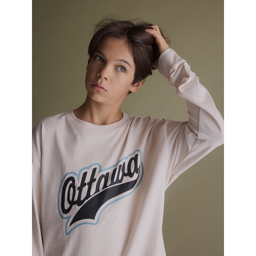 Reserved - Bawełniany longsleeve - kremowy - id: 606FJ-02X - marki Reserved - 186696715 Reserved - Bawełniany longsleeve - kremowy ze sklepu Reserved w kategorii T-shirty męskie - zdjęcie 186696715