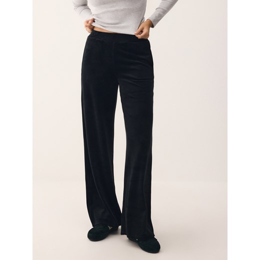 Reserved - Welurowe spodnie - czarny ze sklepu Reserved w kategorii Spodnie damskie - zdjęcie 186698468