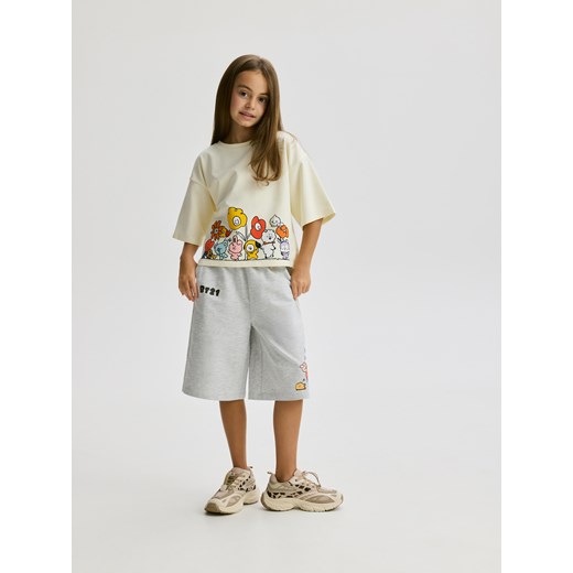 Reserved - Szorty z nadrukiem BT21 - jasnoszary ze sklepu Reserved w kategorii Spodenki dziewczęce - zdjęcie 186701616