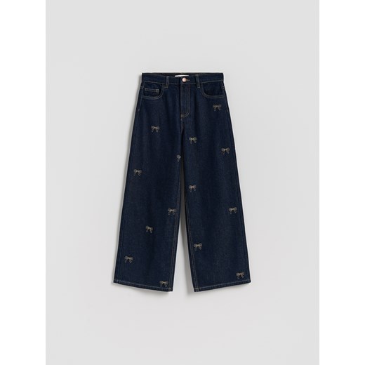 Reserved - Jeansy super wide leg z haftem - granatowy ze sklepu Reserved w kategorii Spodnie dziewczęce - zdjęcie 186701645