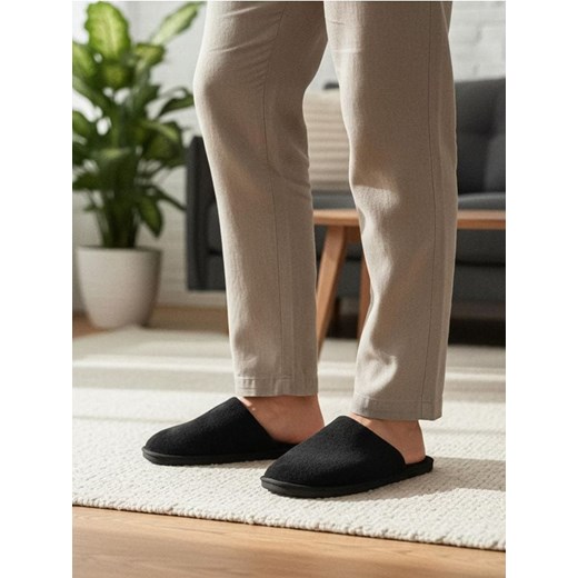 Sinsay - Kapcie wsuwane z odkrytą piętą - czarny Sinsay 45/46 Sinsay