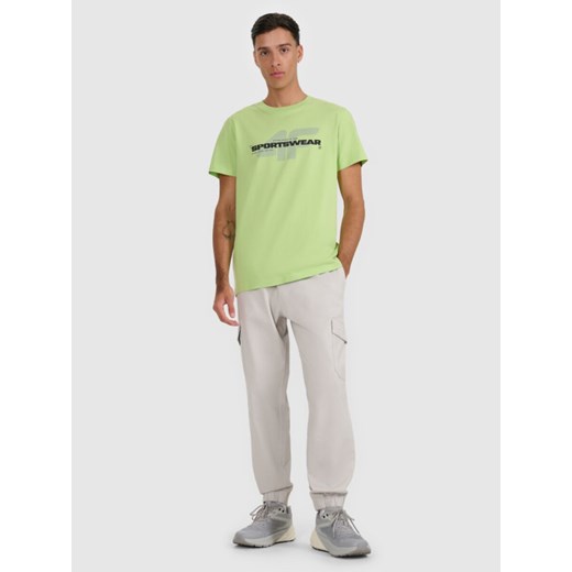 Męskie spodnie casual cargo 4F 4FWAW25TTROM1210 - szare ze sklepu Sportstylestory.com w kategorii Spodnie męskie - zdjęcie 186703206