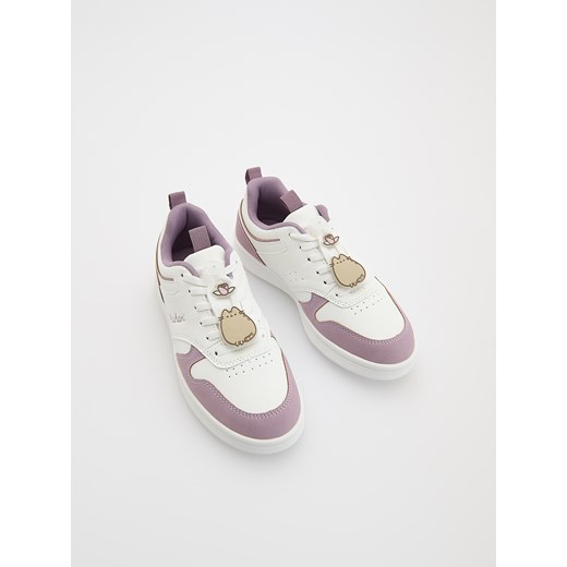 Reserved - Sneakersy z imitacji skóry Pusheen - biały ze sklepu Reserved w kategorii Buty sportowe dziecięce - zdjęcie 186704289
