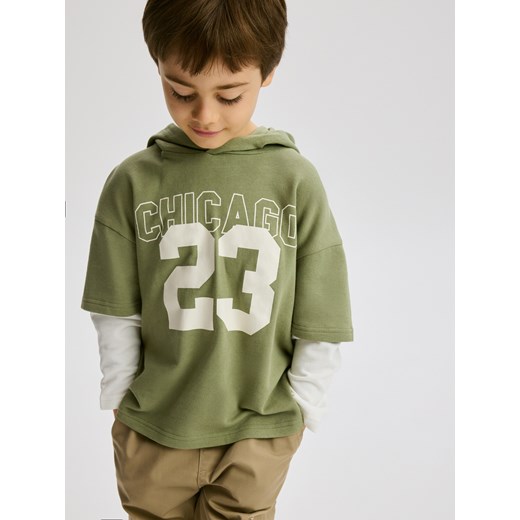 Reserved - Bawełniany longsleeve z kapturem - oliwkowy ze sklepu Reserved w kategorii Bluzy chłopięce - zdjęcie 186711767