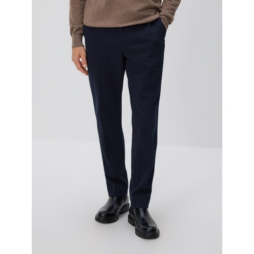 Reserved - Spodnie garniturowe slim fit - granatowy ze sklepu Reserved w kategorii Spodnie męskie - zdjęcie 186712325