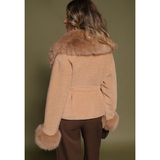 Brązowa Pluszowa Kurtka z Futrzanym Kołnierzem i Mankietami Wiązana w Pasie S born2be.pl