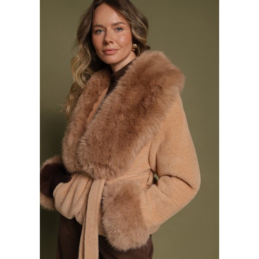 Brązowa Pluszowa Kurtka z Futrzanym Kołnierzem i Mankietami Wiązana w Pasie L born2be.pl