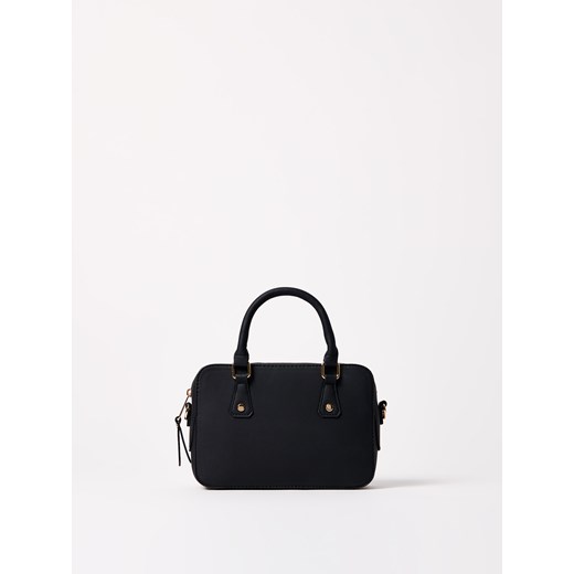 Mohito - Torebka z paskiem na ramię - czarny - id: 037HR-99X - marki Mohito - 186716796 Mohito - Torebka z paskiem na ramię - czarny ze sklepu Mohito w kategorii Kuferki - zdjęcie 186716796