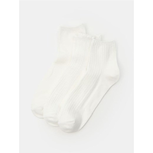 Sinsay - Skarpetki z wykończeniem falbankowym 3 pack - biały ze sklepu Sinsay w kategorii Skarpetki damskie - zdjęcie 186720318