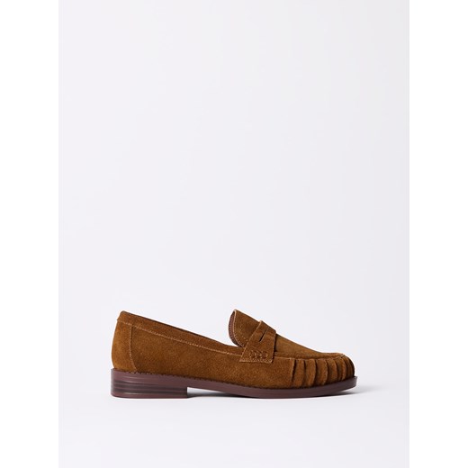 Mohito - Skórzane loafersy - brązowy ze sklepu Mohito w kategorii Półbuty damskie - zdjęcie 186724329
