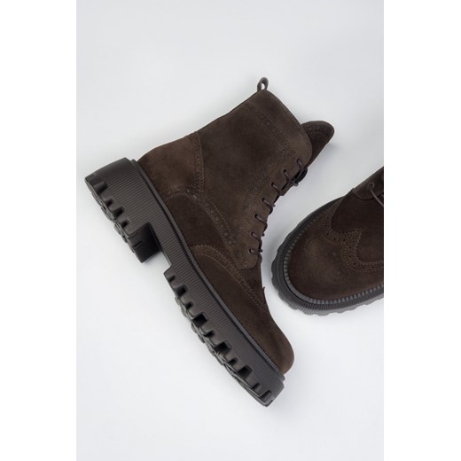 Estro: Ciemnobrązowe botki damskie z włoskiego weluru naturalnego ze sznurowaniem ze sklepu Estro w kategorii Workery damskie - zdjęcie 186724816
