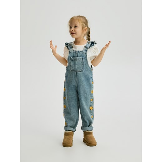 Reserved - Jeansowe ogrodniczki - niebieski ze sklepu Reserved w kategorii Spodnie dziewczęce - zdjęcie 186734705