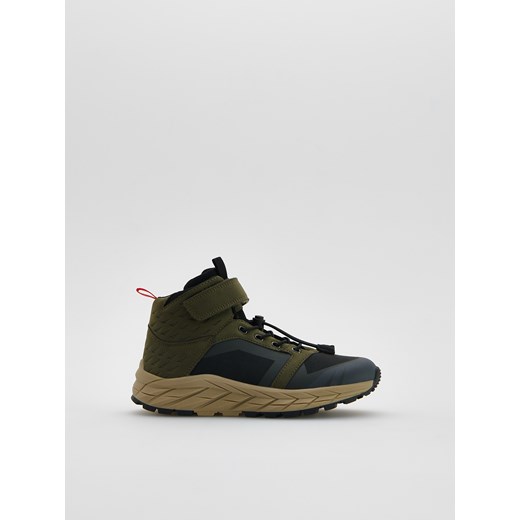 Reserved - Sportowe buty za kostkę - zielony ze sklepu Reserved w kategorii Buty trekkingowe dziecięce - zdjęcie 186737305