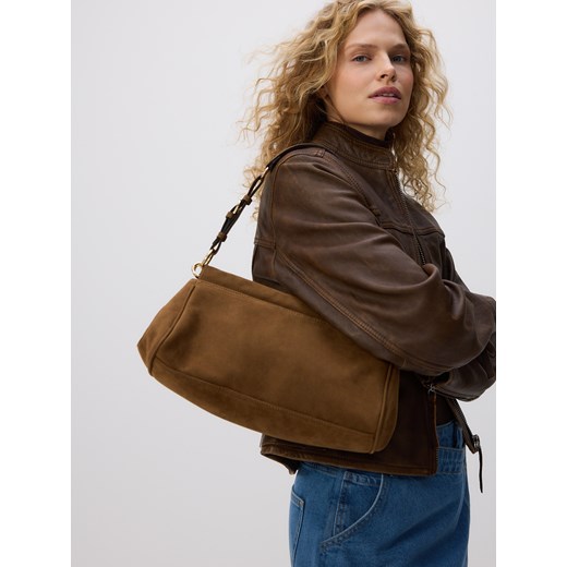 Reserved - Torebka na ramię z imitacji zamszu - brązowy ze sklepu Reserved w kategorii Torebki damskie - zdjęcie 186754427