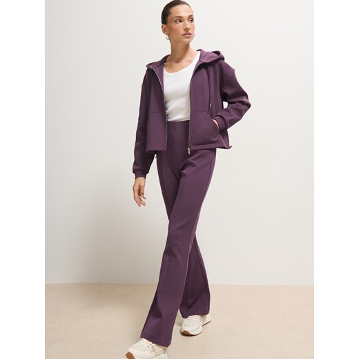 Mohito - Spodnie dresowe flare - ciemny fiolet ze sklepu Mohito w kategorii Spodnie damskie - zdjęcie 186758528