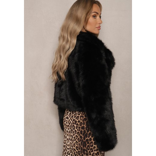 Czarna Krótka Kurtka z Futerkiem Zdobiona Szerokim Kołnierzem Tormia Renee M renee.pl