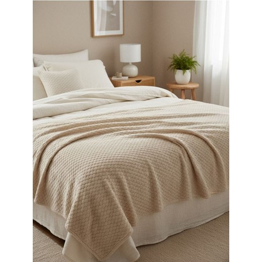 Sinsay - Narzuta o strukturze plastra miodu - beżowy ze sklepu Sinsay w kategorii Narzuty i kapy - zdjęcie 186762175