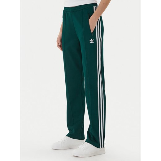 adidas Spodnie dresowe Beckenbauer JV7395 Zielony Regular Fit ze sklepu MODIVO w kategorii Spodnie damskie - zdjęcie 186762787